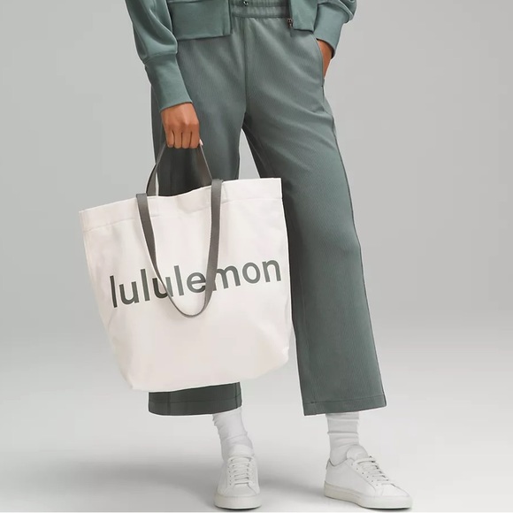 Lululemon Double-Handle Canvas Tote Bag 17L in natural/grey sage unisex - Picture 2 of 11